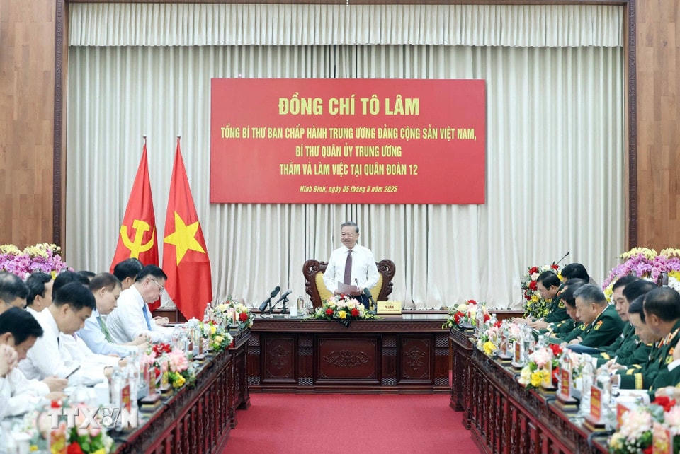 Tổng Bí thư Tô Lâm phát biểu chỉ đạo. (Ảnh: Thống Nhất/TTXVN) ttxvn-tong-bi-thu-to-lam-tham-va-lam-viec-tai-quan-doan-12-0508-10.jpg