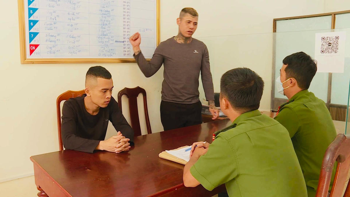 Hai đối tượng tại cơ quan Công an.