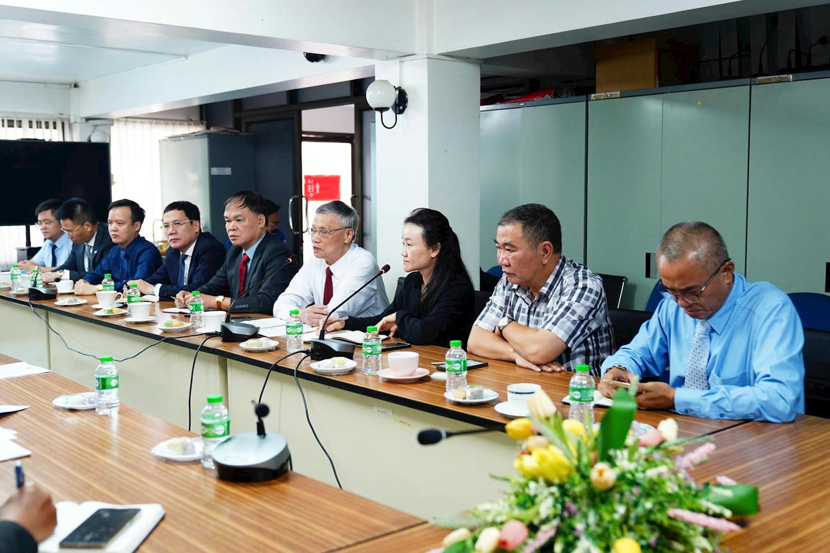 Đoàn đại biểu Trường ĐH Tài chính - Ngân hàng Hà Nội tham dự buổi làm việc. Ảnh: NTCC.