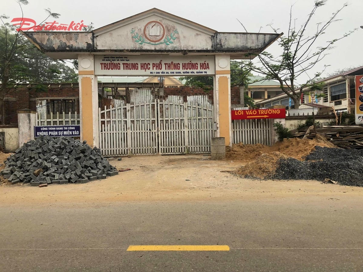 Trường THPT Hướng Hóa.