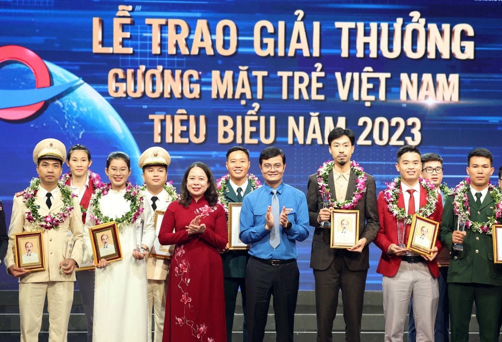 ttxvn_guong mat tre 2.jpg