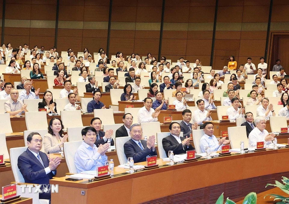 Tổng Bí thư Tô Lâm, Chủ tịch nước Lương Cường, Thủ tướng Phạm Minh Chính, Chủ tịch Quốc hội Trần Thanh Mẫn cùng các lãnh đạo Đảng, Nhà nước; lãnh đạo các Ban, bộ, ngành dự hội nghị tại điểm cầu chính Hội trường Diên Hồng, Nhà Quốc hội. (Ảnh: Thống Nhất/TTXVN)