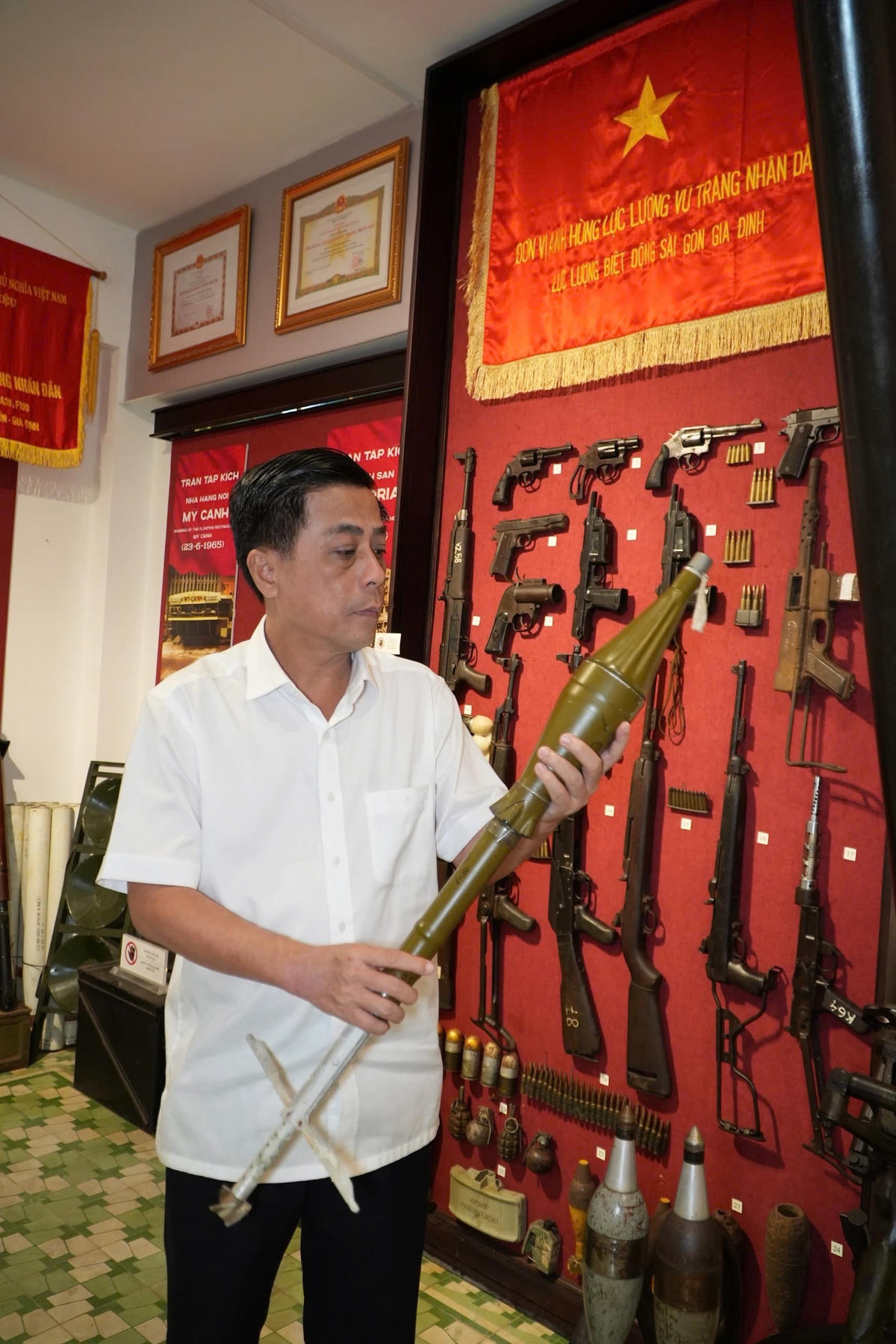 2.Anh Trần Vũ Bình trong Bảo tàng Biệt động Sài Gòn số 145 Trần Quang Khải, Quận 1, TP.HCM.