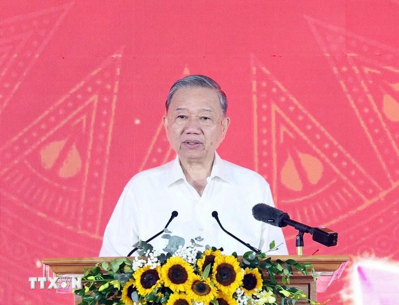 Tổng Bí thư Tô Lâm phát biểu tại Lễ khởi công Trường liên cấp Tiểu học, Trung học cơ sở xã Si Pa Phìn, tỉnh Điện Biên. (Ảnh: Thống Nhất/TTXVN)