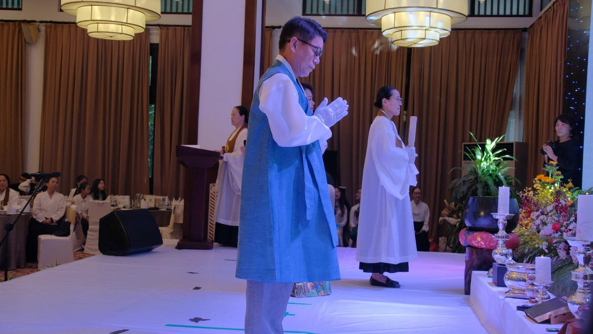 Phật Giáo Viên Hàn Quốc tại Hà Nội đã tổ chức buổi lễ ra mắt, lễ Phụng Phật.