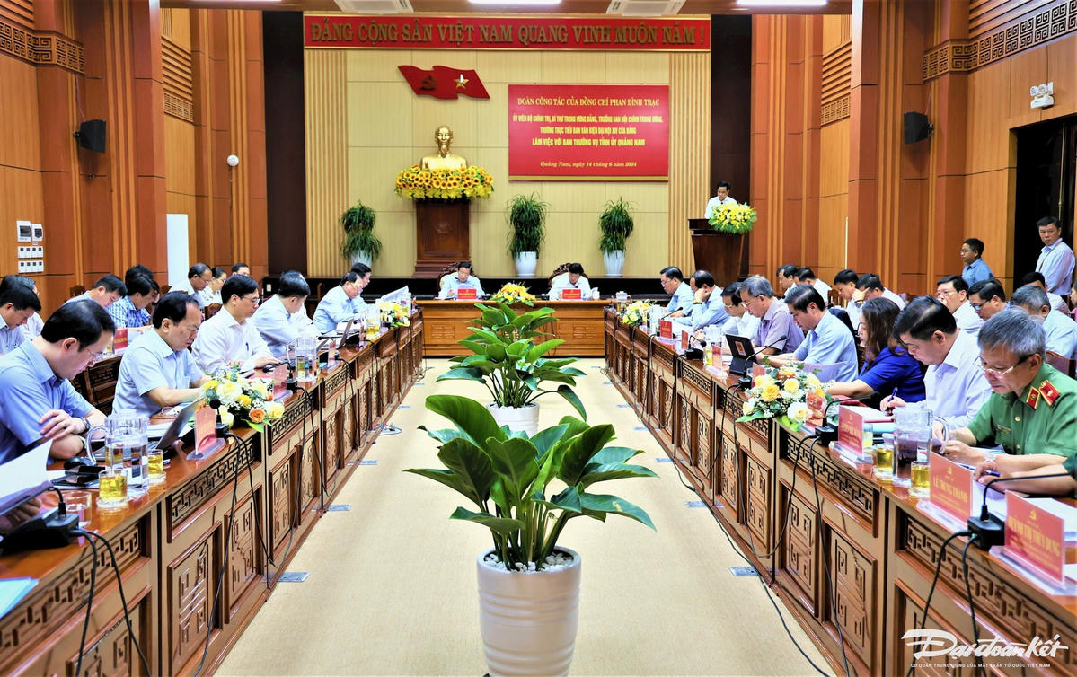 Quang cảnh buổi làm việc.