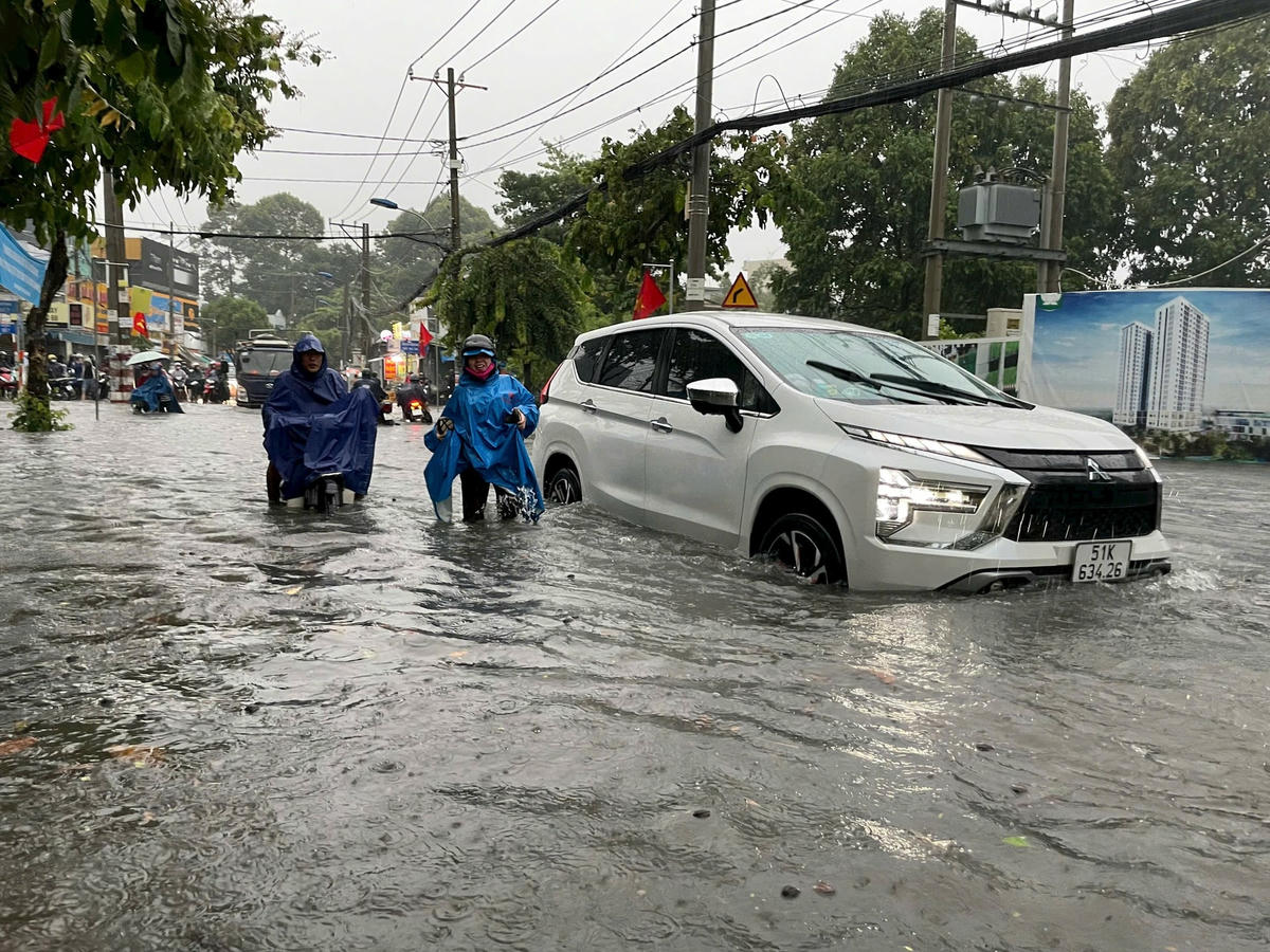 Ảnh 1-HỄ MƯA LÀ NGẬP