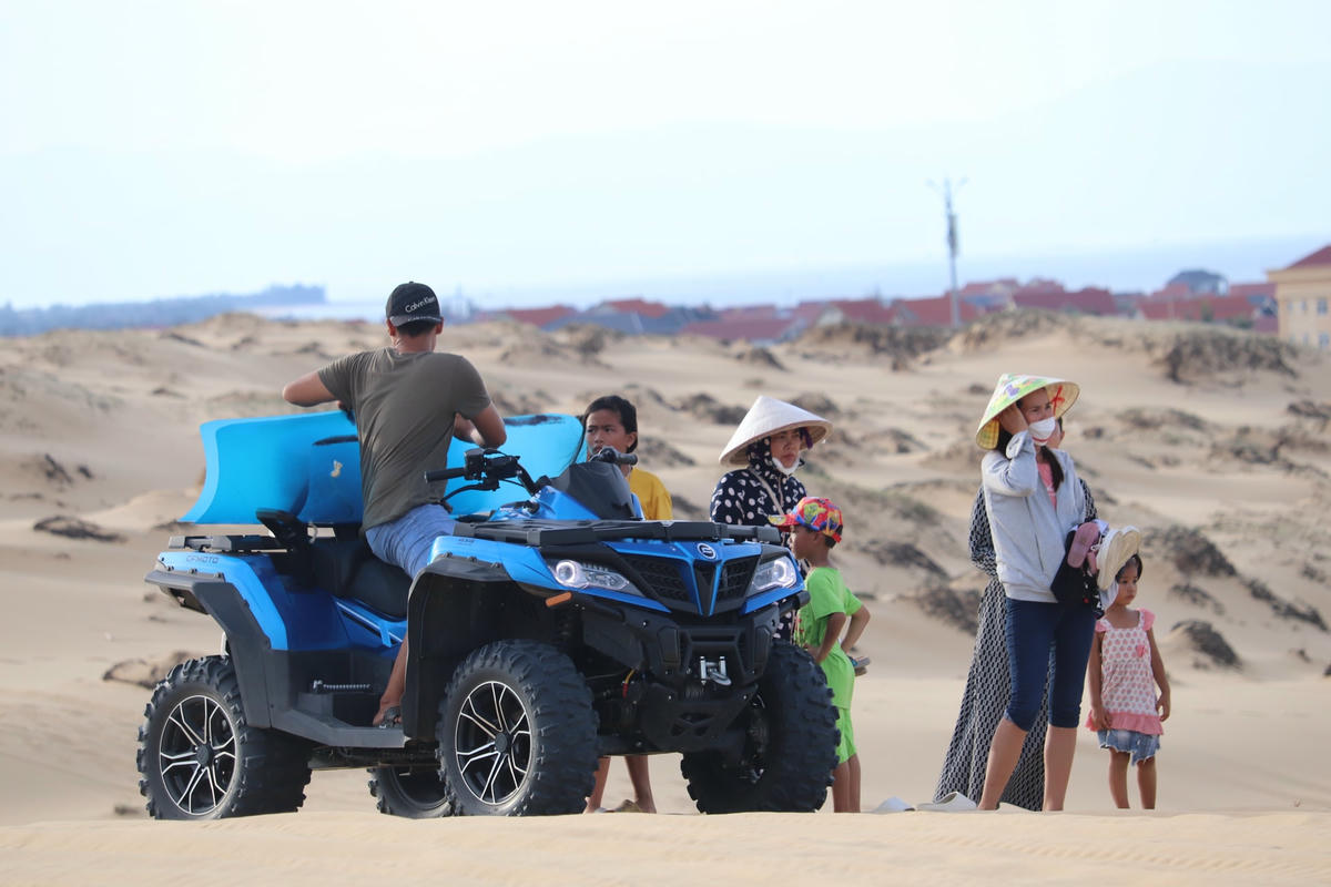 Sau khi băng băng lướt trên những triền cát, chinh phục hết đỉnh đồi này đến đỉnh đồi khác, du khách sẽ cảm nhận được sự sảng khoái khi thả lỏng cơ thể, hòa mình vào không gian thiên nhiên mênh mông, hùng vỹ.