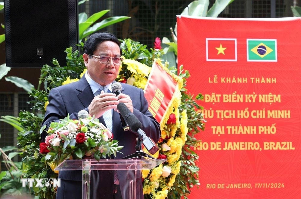 Thủ tướng Phạm Minh Chính phát biểu tại Lễ đặt biển kỷ niệm Chủ tịch Hồ Chí Minh tại thành phố Rio de Janeiro. (Ảnh: Dương Giang/TTXVN) ttxvn_thu_tuong_du_le_dat_bien_ky_niem_chu_tich_ho_chi_minh_2.jpg