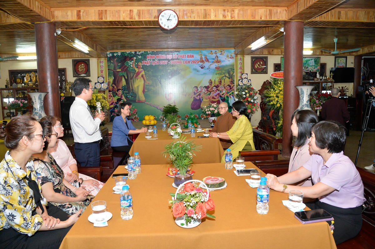 Quang cảnh chúc mừng nhân dịp Đại lễ Phật đản.