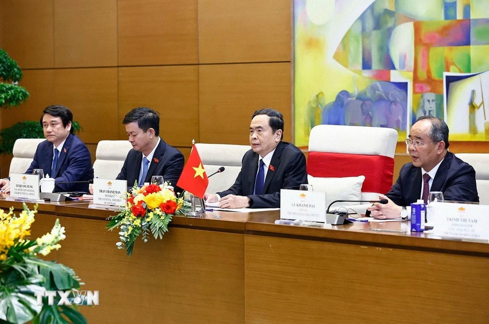 Chủ tịch Quốc hội Trần Thanh Mẫn phát biểu tại cuộc hội kiến với Tổng thống Sri Lanka Anura Kumara Dissanayaka. (Ảnh: Doãn Tấn/TTXVN)