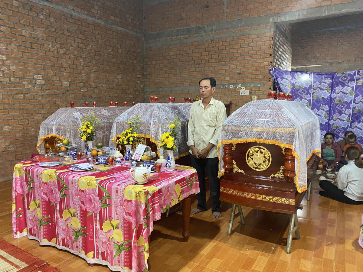 Gia đình đang lo hậu sự cho các em.