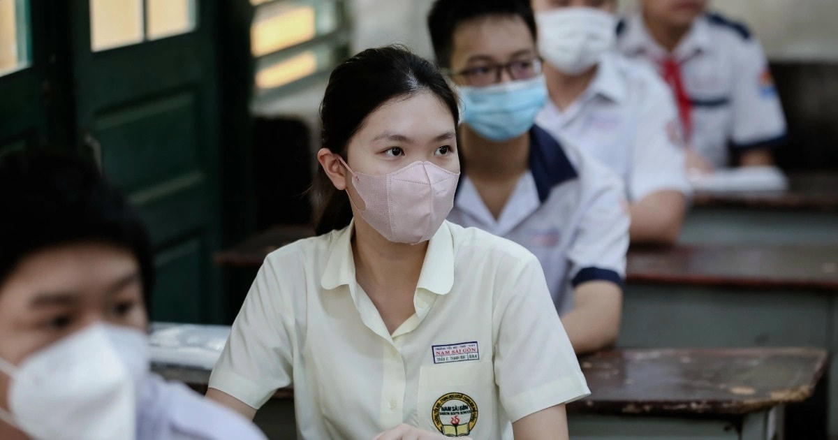 Thí sinh dự thi tuyển sinh lớp 10 (Ảnh: Nam Anh).