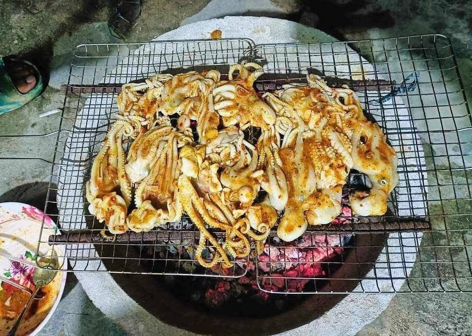 Bạch tuộc được người chế biến thành món ăn bằng cách nướng.