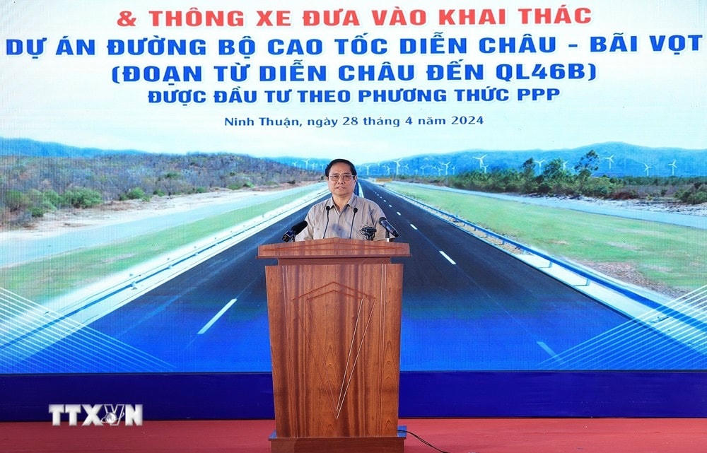 Thủ tướng Phạm Minh Chính phát biểu tại lễ khánh thành dự án cao tốc đoạn Cam Lâm-Vĩnh Hảo, tại điểm cầu Ninh Thuận. (Ảnh: Dương Giang/TTXVN) ttxvn_pham_minh_chinh_2.jpg