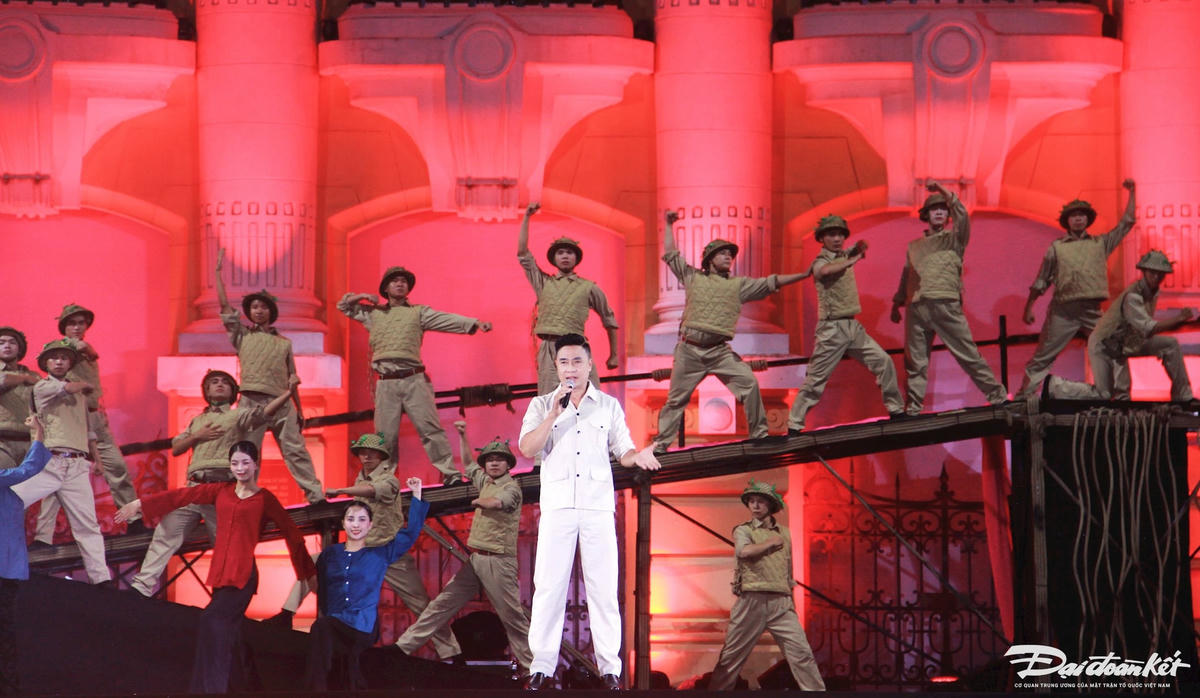 Đây là sự kiện quan trọng của thành phố Hà Nội, nằm trong chuỗi hoạt động kỷ niệm 80 năm Cách mạng Tháng Tám thành công và Quốc khánh nước Cộng hòa Xã hội chủ nghĩa Việt Nam (1945 - 2025), đồng thời chào mừng các ngày lễ lớn và sự kiện lịch sử quan trọng của năm 2025. Ảnh: Phạm Sỹ.