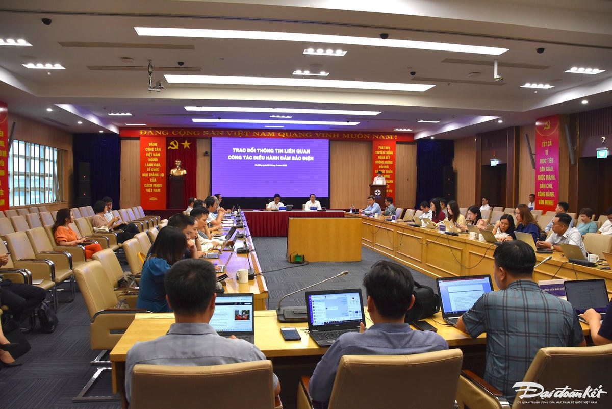 Toàn cảnh buổi họp báo.