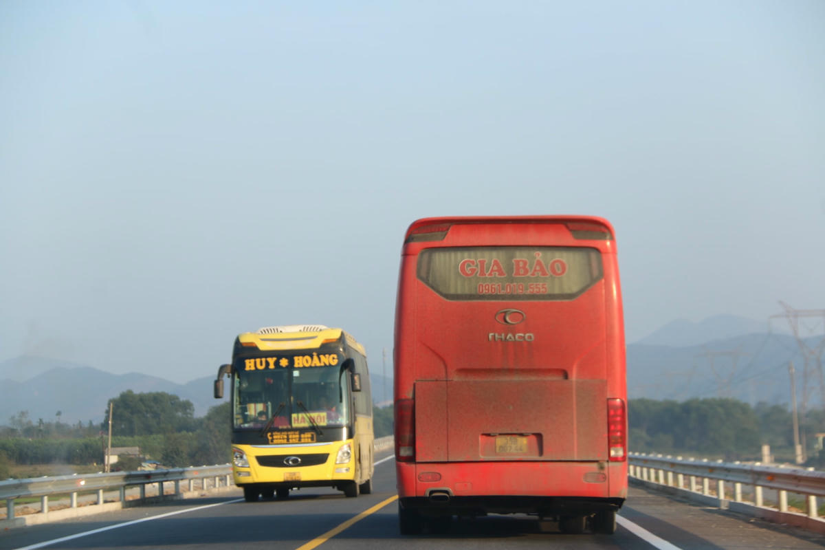 Trong đó, rất nhiều xe khách chạy đường dài.