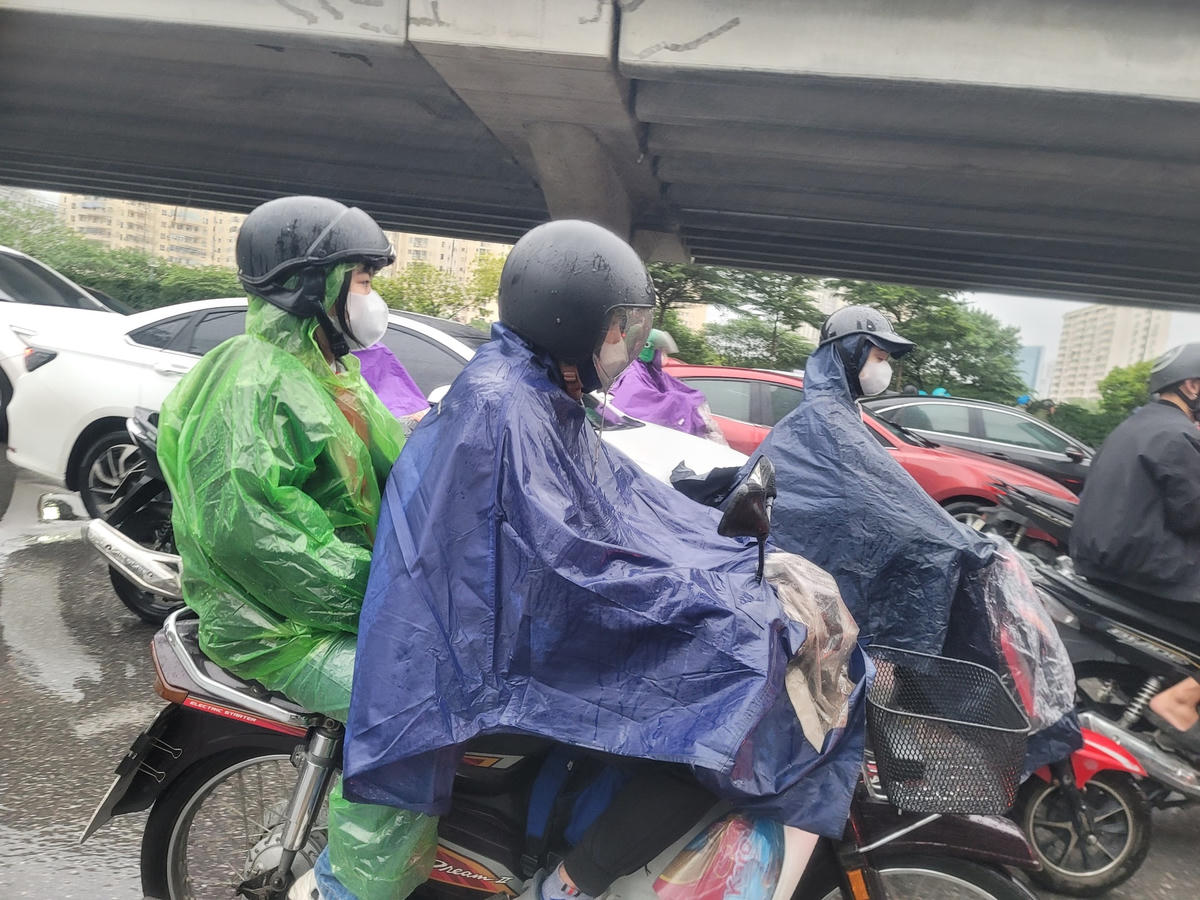 Nhiệt độ giảm xuống mức 16-18 độ kèm theo mưa rào và dông.