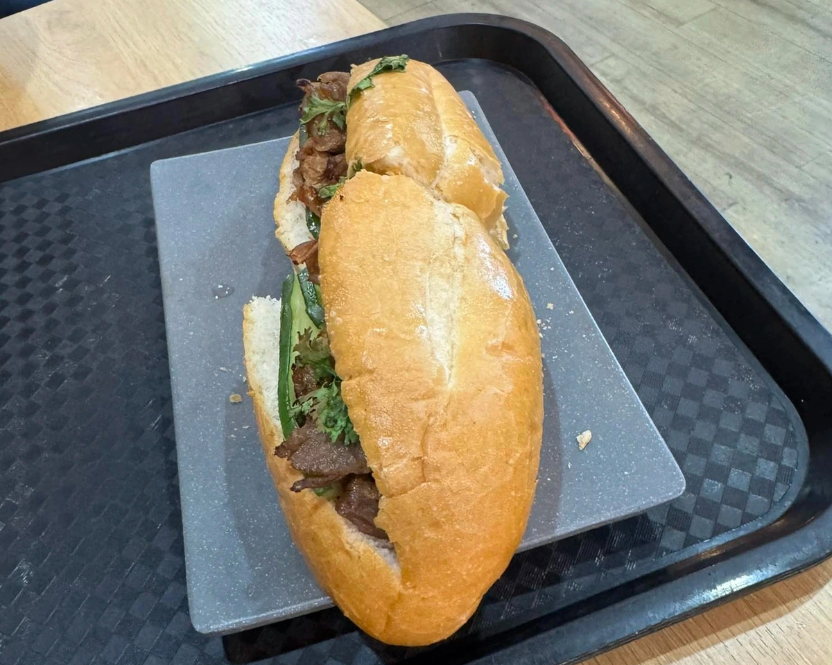 Cục Hàng không yêu cầu làm rõ chiếc bánh mỳ giá 208.000 đồng tại sân bay Nội Bài.