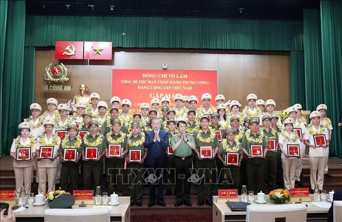 Tổng Bí thư Tô Lâm: Thi đua vì an ninh Tổ quốc có ở từng người, từ trong suy nghĩ, hành động và mọi công việc hằng ngày- Ảnh 5.