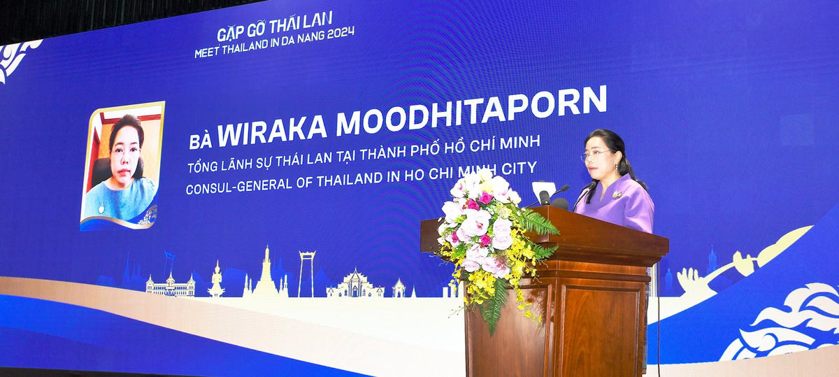 Bà Tổng lãnh sự0772