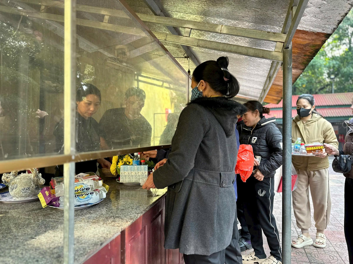 Hàng năm, Đền Bà Hải thu hút hàng triệu lượt du khách. Ảnh: HN.