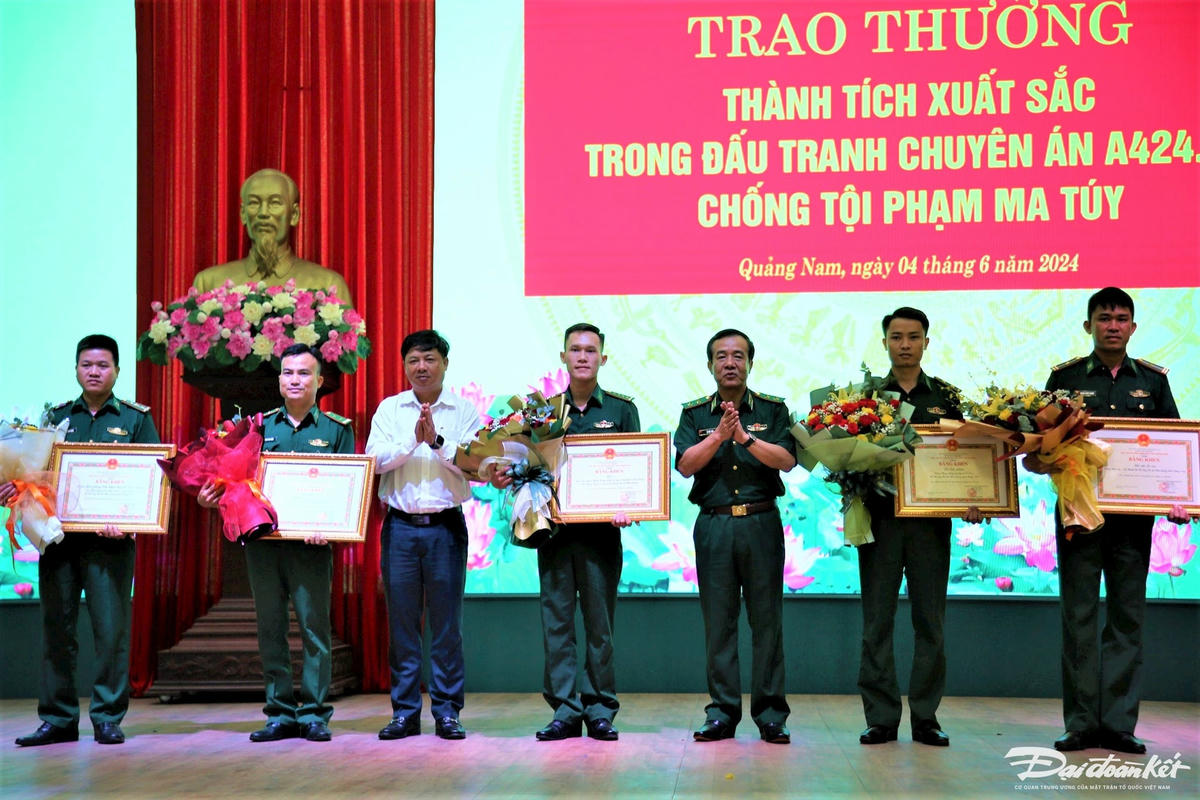 trao-thuong-2.jpg