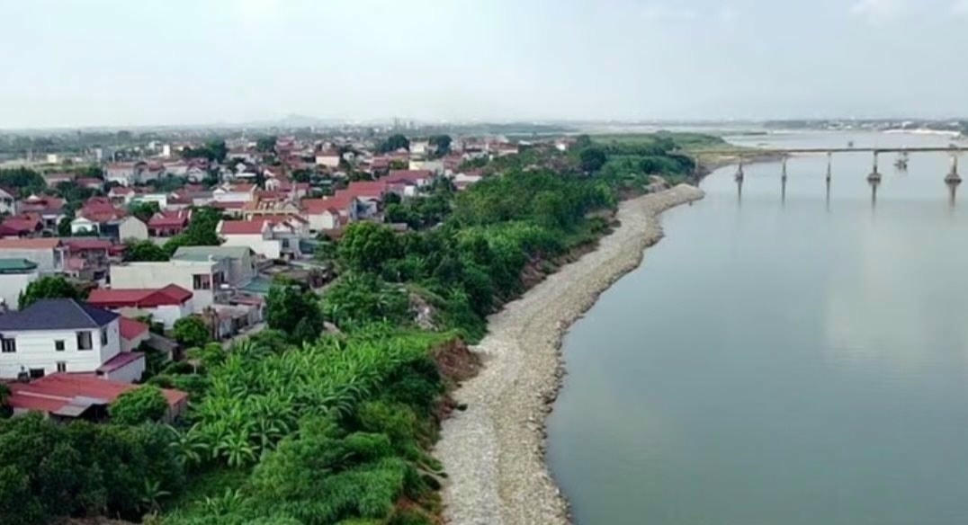 Sau đó đoạn sạt lở trên đã được kè, đến khoảng tháng 10/2023 thì cơ bản xong. Ảnh: Ngô Hùng.