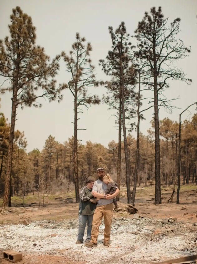 Kathryn Mahan và chồng Jamie Knutson, cùng con gái của họ, Rayyah. Ảnh: The Guardian.