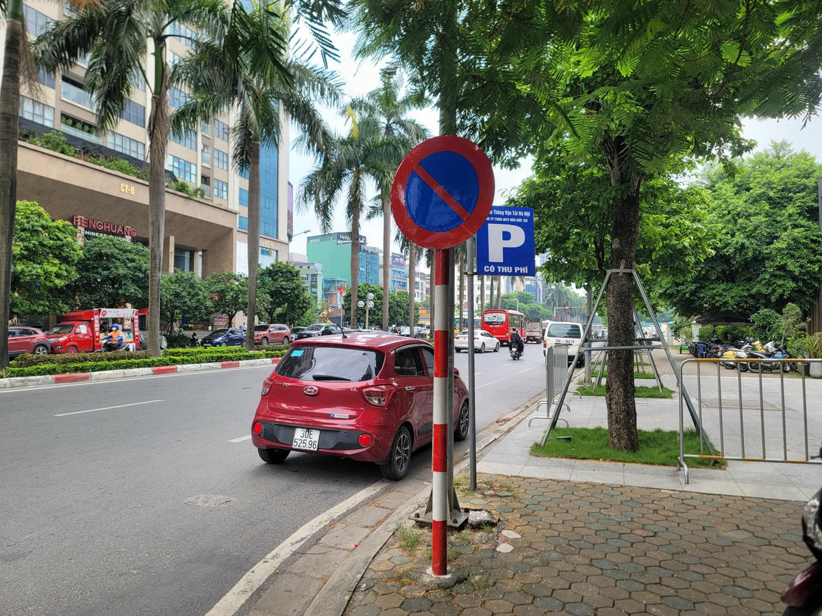 Một điểm khác trên phố Lê Đức Thọ, biển 