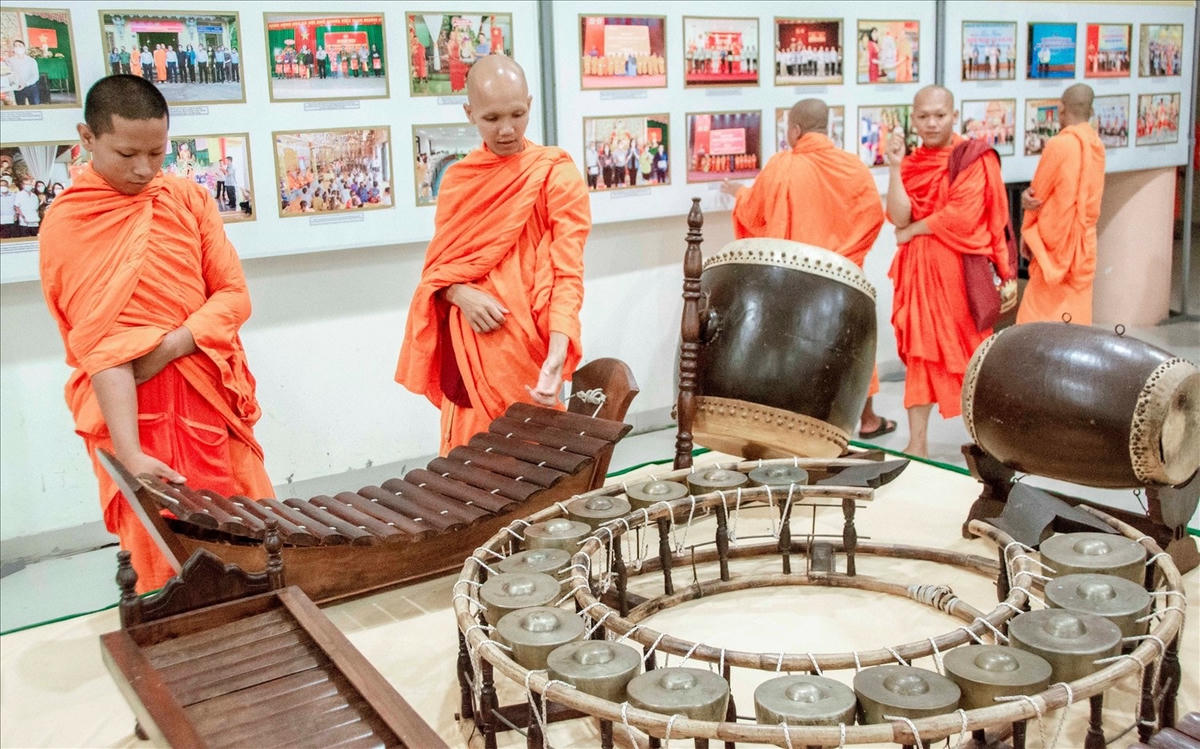 Các nhạc cụ của đồng bào Khmer.