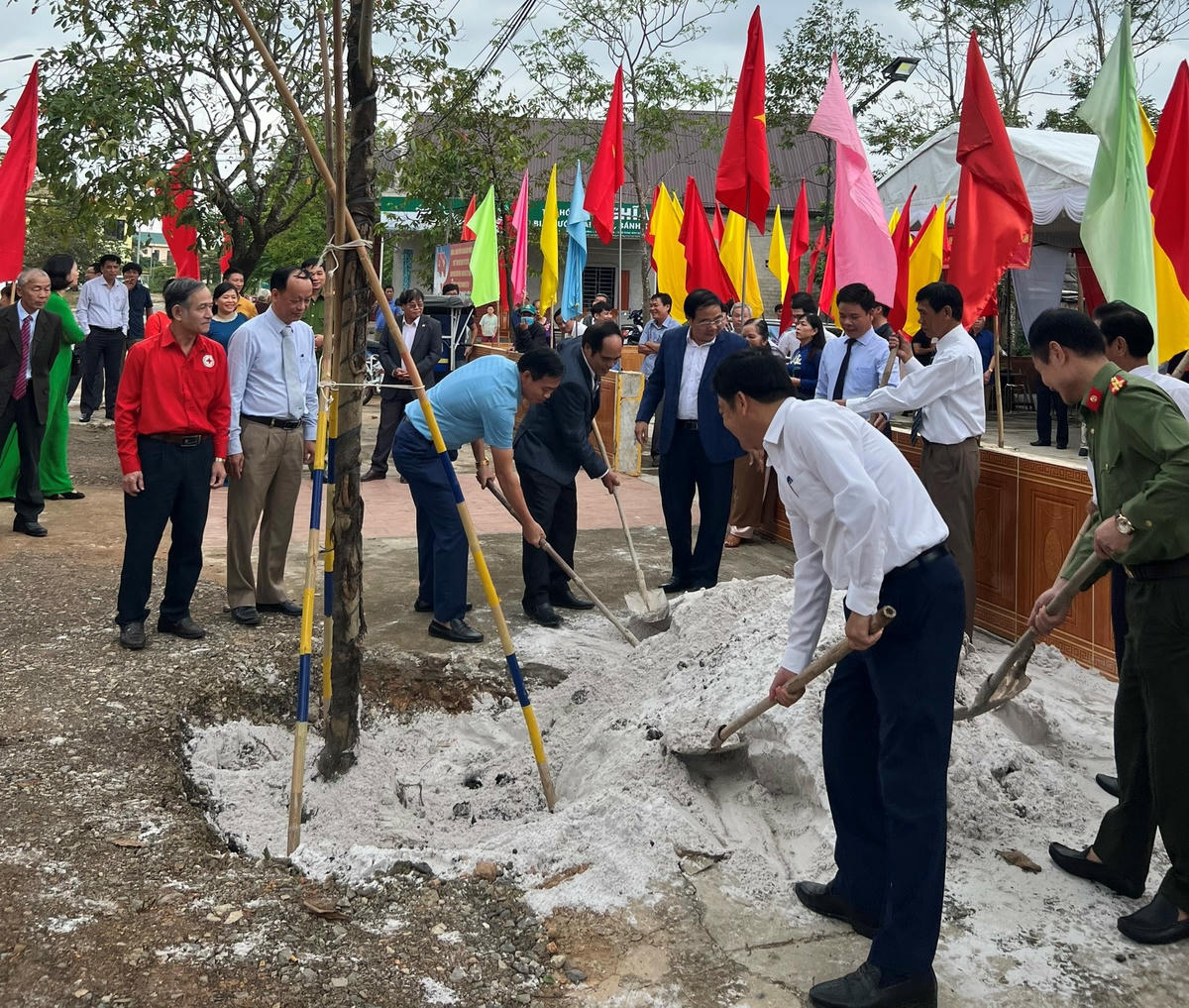 Cùng ngày, nhiều khu dân cư, liên khu dân cư tại tỉnh Quảng Trị cũng đã tổ chức Ngày hội Đại đoàn kết toàn dân năm 2022.