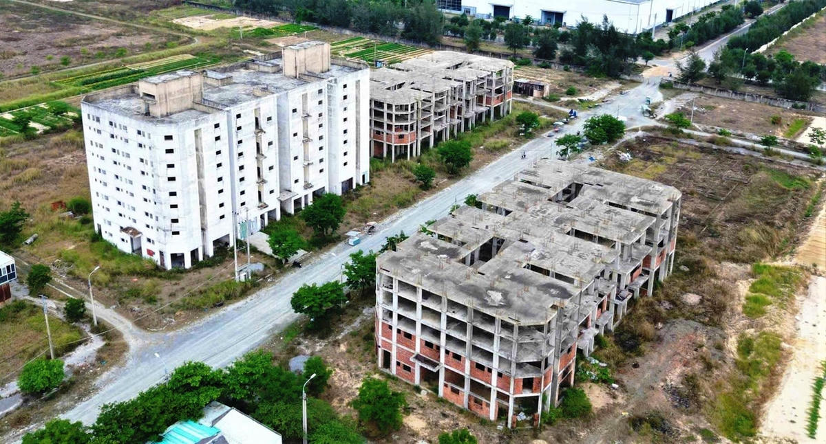 Dự án Nhà ở dành cho người có thu nhập thấp (thị xã Điện Bàn, tỉnh Quảng Nam) xây dựng dở dang.