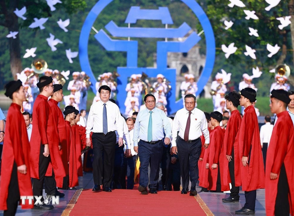 Thủ tướng Phạm Minh Chính và các đại biểu dự ttxvn_ha noi vi hoa binh (2).jpg