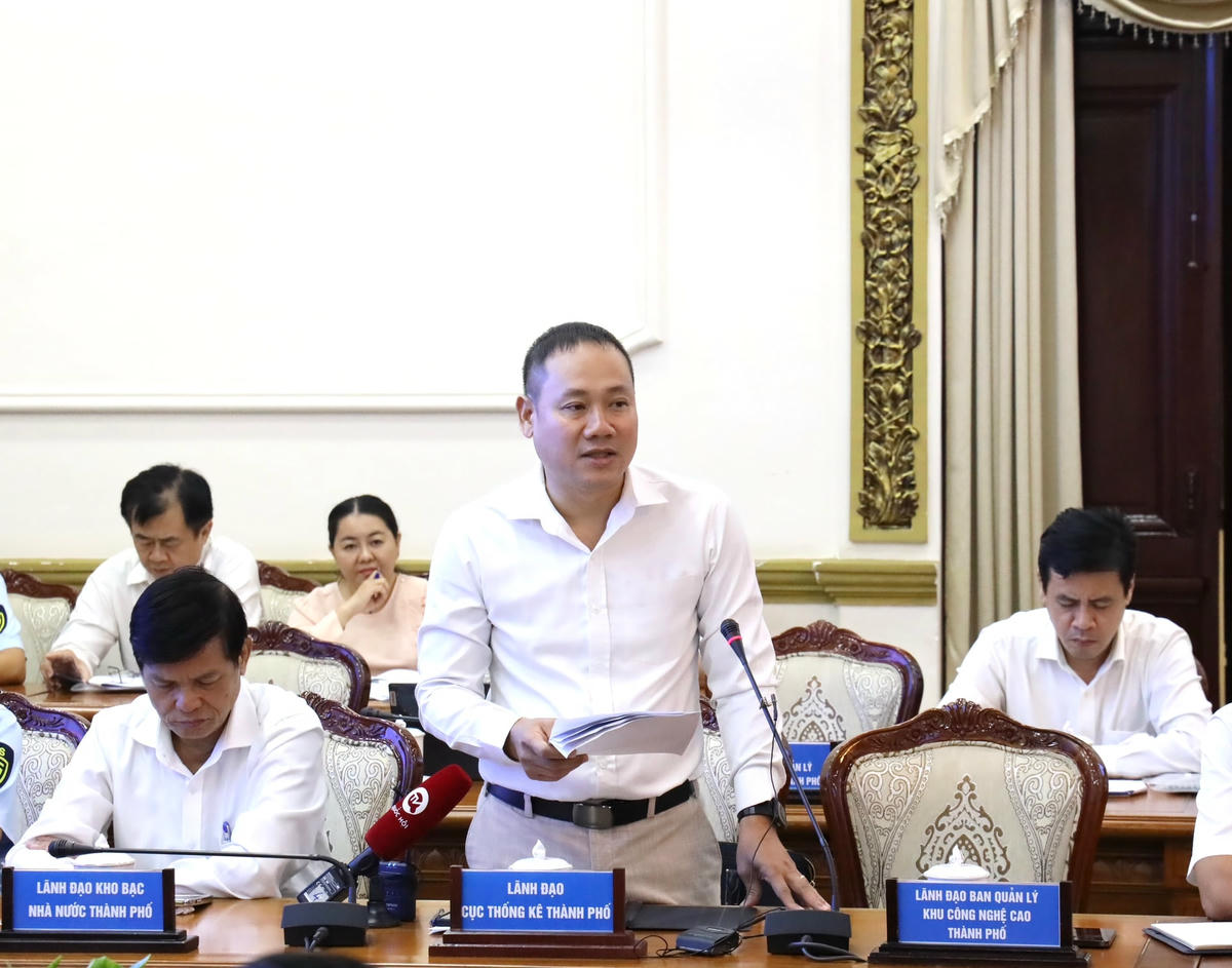 Đại diện Cục Thống kê TP HCM thông tin về tình hình kinh tế của TP HCM, chiều 30/10.