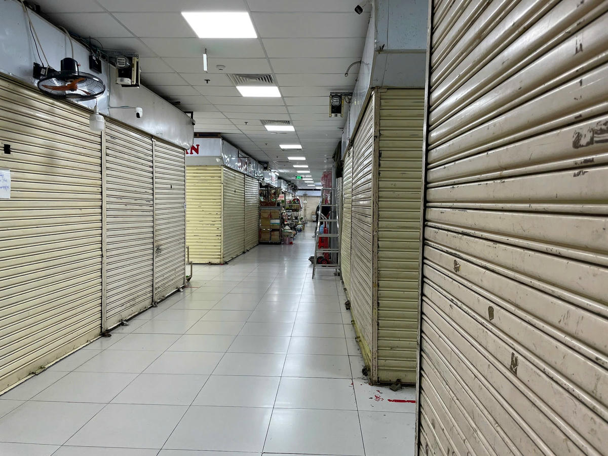 Chợ - Nhiều quầy sạp tại chợ An Đông luôn trong tình trạng cửa đóng then cài