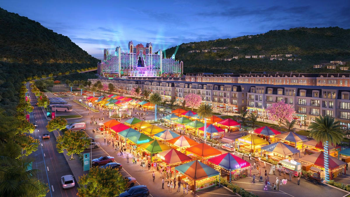 Canal District được mệnh danh là trái tim sôi động của MerryLand Quy Nhơn. Đây là quần thể thương mại, trải nghiệm mua sắm, vui chơi giải trí với 36 tuyến phố đa công năng, hệ thống đa kênh đào, quảng trường và quảng tường nhạc nước độc đáo.