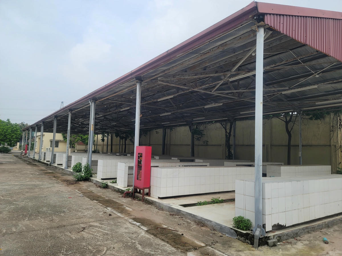 Dự án được khởi công xây dựng vào cuối năm 2016. Sau gần 10 tháng thi công, dự án này cơ bản đã được hoàn thành. Tuy nhiên, từ đó đến nay, công trình vẫn không được đưa vào sử dụng, nhiều hạng mục đã xuống cấp.