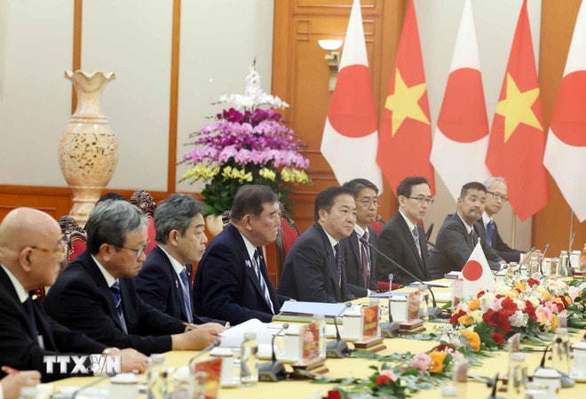 Chủ tịch đảng Dân chủ Tự do, Thủ tướng Nhật Bản Ishiba Shigeru và đoàn đại biểu Nhật Bản tại buổi tiếp. (Ảnh: Thống Nhất/TTXVN) ttxvn-tong-bi-thu-to-lam-tiep-chu-tich-dang-dan-chu-tu-do-thu-tuong-nhat-ban-ishiba-shigeru-2704-5.jpg