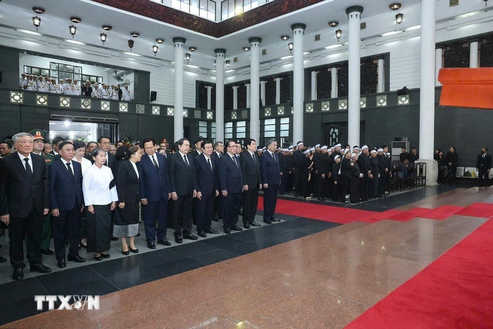 Tổng Bí thư Tô Lâm cùng các đồng chí Lãnh đạo, nguyên Lãnh đạo Đảng, Nhà nước dự Lễ truy điệu nguyên Chủ tịch nước Trần Đức Lương. (Ảnh: TTXVN) ttxvn-le-truy-dieu-nguyen-chu-tich-nuoc-tran-duc-luong-tai-ha-noi-8052476-2.jpg