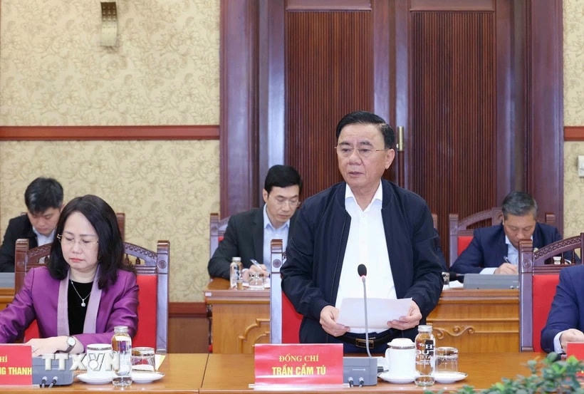 Ông Trần Cẩm Tú, Ủy viên Bộ Chính trị, Thường trực Ban Bí thư, Trưởng Tiểu ban, phát biểu chỉ đạo cuộc họp Tiểu ban Tổ chức phục vụ Đại hội XIV của Đảng. (Ảnh: Phương Hoa/TTXVN)