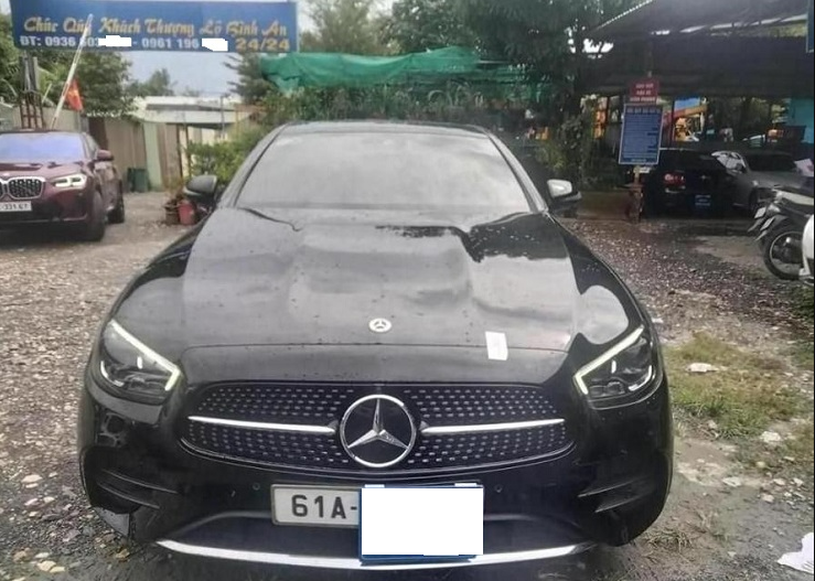 Chiếc Mercedes E300 được VIB rao bán.