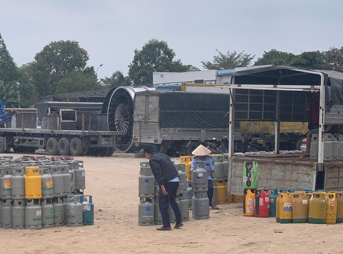 Quản lý thị trường TP HCM đang xác định chủ thể số hàng hóa.