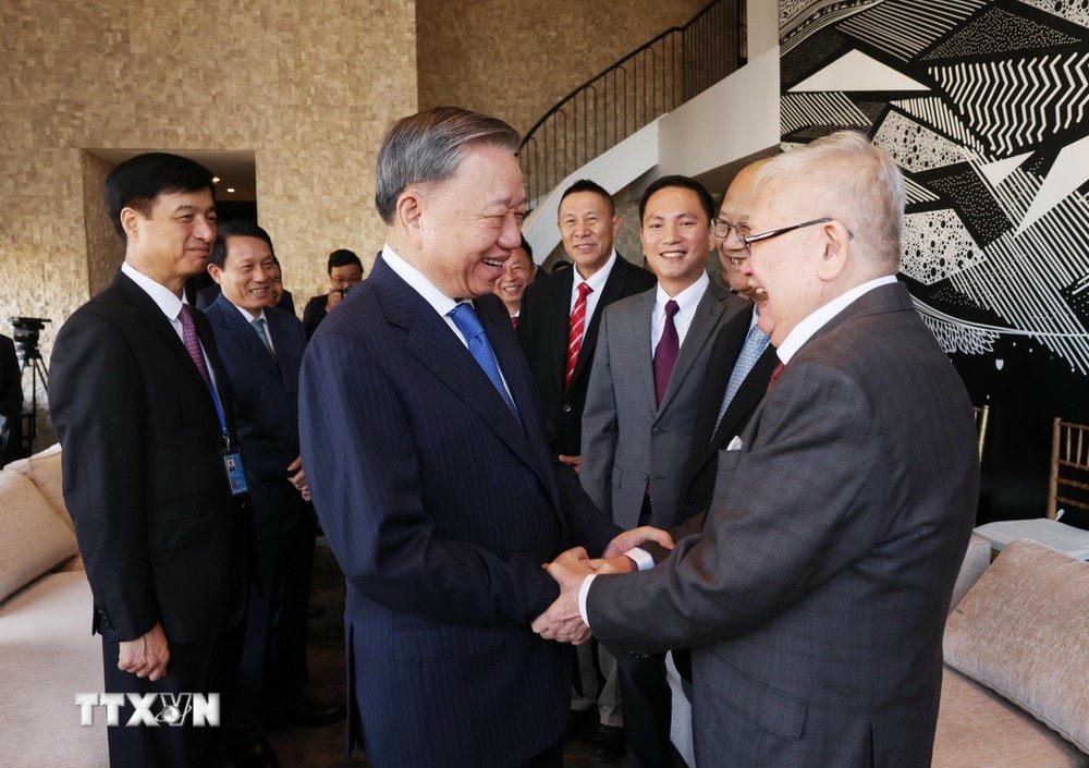 Nhân chuyến tham dự Đại hội đồng Liên hợp quốc khóa 79, sáng 22/9 (giờ địa phương), tại thành phố New York, Hoa Kỳ, Tổng Bí thư, Chủ tịch nước Tô Lâm gặp mặt nhóm tri thức Houston. (Ảnh: Lâm Khánh/TTXVN) ttxvn_chu tich nuoc nhan si (1).jpg