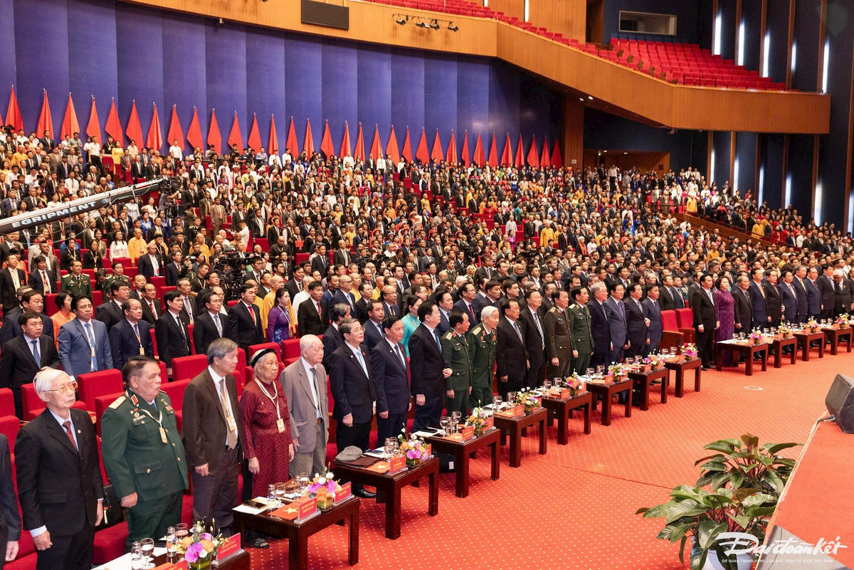 Lãnh đạo Đảng, Nhà nước, MTTQ Việt Nam, các vị đại biểu tham dự