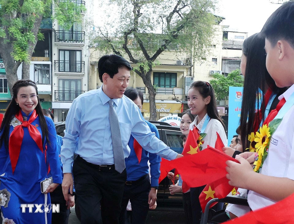 Chủ tịch nước Lương Cường dự Lễ tuyên dương Cháu ngoan Bác Hồ toàn quốc lần thứ X, năm 2025. (Ảnh: Lâm Khánh/TTXVN)
