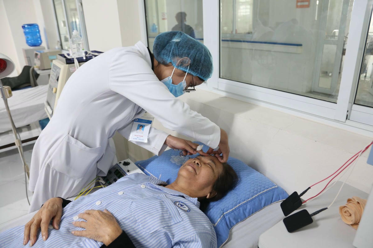 liệt dây thần kinh số 7