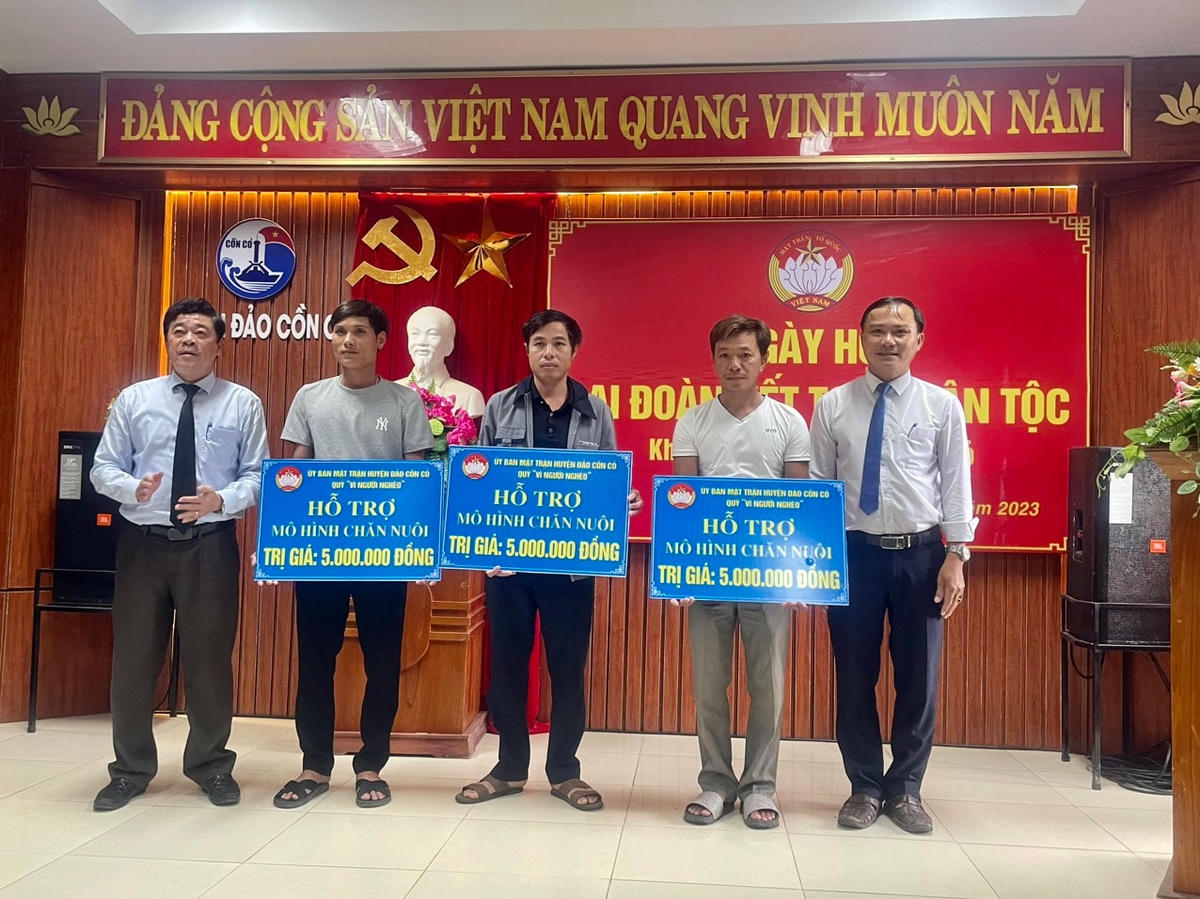 Dịp này, nhiều hộ dân được hỗ trợ sinh kế.