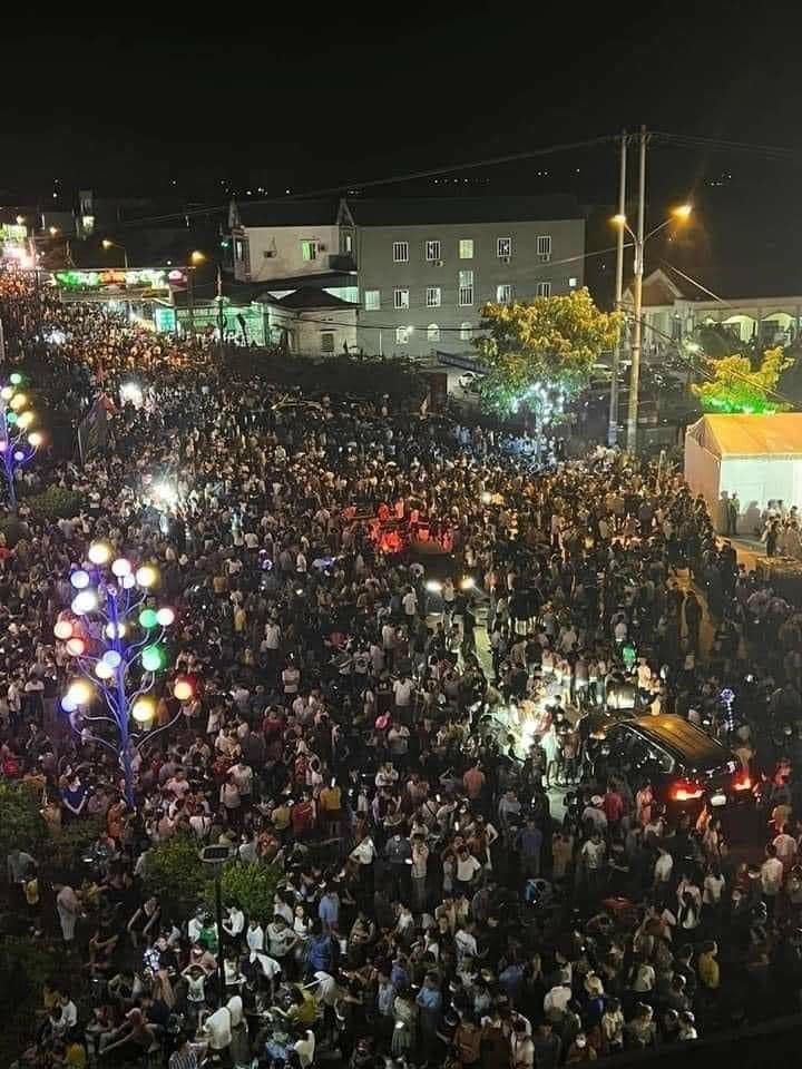 Dòng người đổ về để hoà mình vào Tuần du lịch Thanh Thuỷ